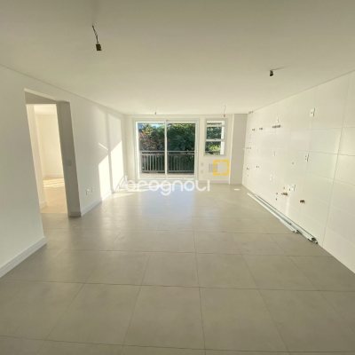 Apartamento com 126m², 3 quartos (sendo 3 suítes), 3 garagens, no bairro João Paulo em Florianópolis