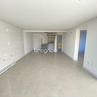 Apartamento com 126m², 3 quartos (sendo 3 suítes), 3 garagens, no bairro João Paulo em Florianópolis
