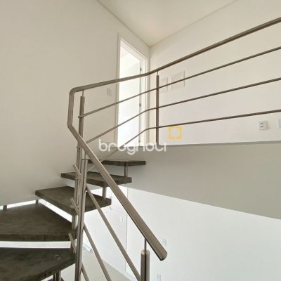 Apartamento com 126m², 3 quartos (sendo 3 suítes), 3 garagens, no bairro João Paulo em Florianópolis