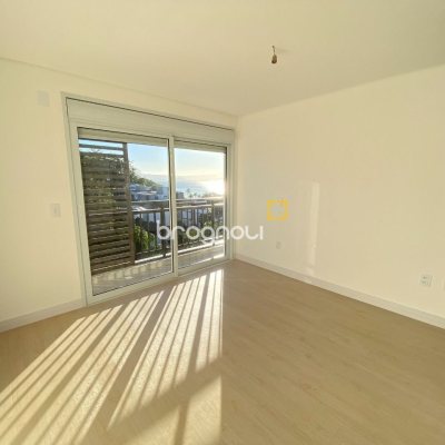 Apartamento com 126m², 3 quartos (sendo 3 suítes), 3 garagens, no bairro João Paulo em Florianópolis