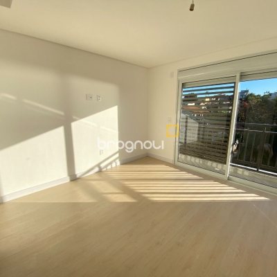 Apartamento com 126m², 3 quartos (sendo 3 suítes), 3 garagens, no bairro João Paulo em Florianópolis