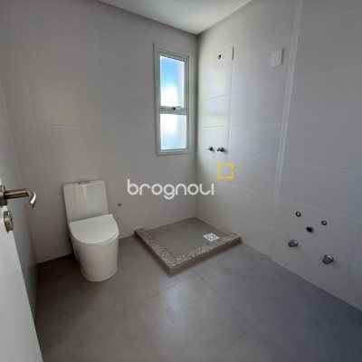 Apartamento com 94m², 1 quarto (sendo 1 suíte), 2 garagens, no bairro João Paulo em Florianópolis