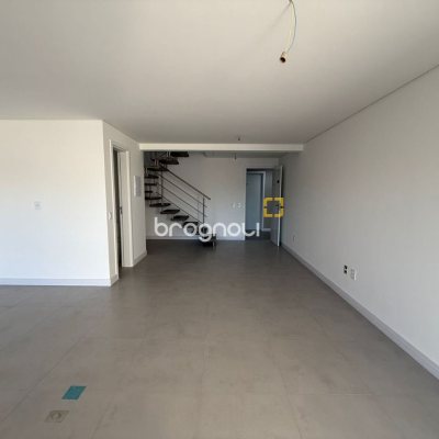Apartamento com 96m², 1 quarto (sendo 1 suíte), 2 garagens, no bairro João Paulo em Florianópolis