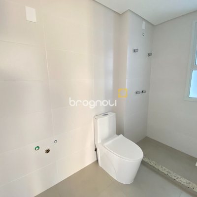Apartamento com 122m², 3 quartos (sendo 2 suítes), 3 garagens, no bairro João Paulo em Florianópolis