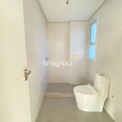 Apartamento com 122m², 3 quartos (sendo 2 suítes), 3 garagens, no bairro João Paulo em Florianópolis