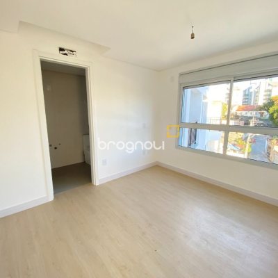 Apartamento com 122m², 3 quartos (sendo 2 suítes), 3 garagens, no bairro João Paulo em Florianópolis