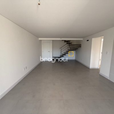 Apartamento com 122m², 3 quartos (sendo 2 suítes), 3 garagens, no bairro João Paulo em Florianópolis