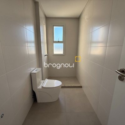 Apartamento com 122m², 3 quartos (sendo 2 suítes), 3 garagens, no bairro João Paulo em Florianópolis