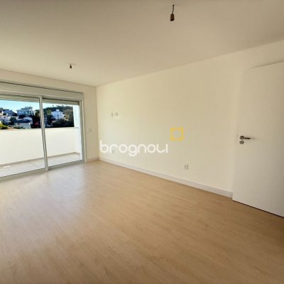 Apartamento com 122m², 3 quartos (sendo 2 suítes), 3 garagens, no bairro João Paulo em Florianópolis