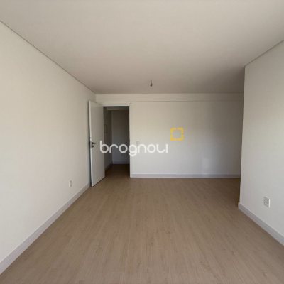 Apartamento com 122m², 3 quartos (sendo 2 suítes), 3 garagens, no bairro João Paulo em Florianópolis