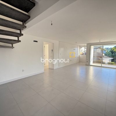 Apartamento com 122m², 3 quartos (sendo 2 suítes), 3 garagens, no bairro João Paulo em Florianópolis