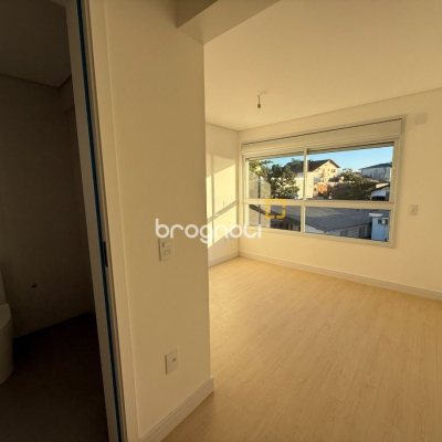Apartamento com 122m², 3 quartos (sendo 2 suítes), 3 garagens, no bairro João Paulo em Florianópolis
