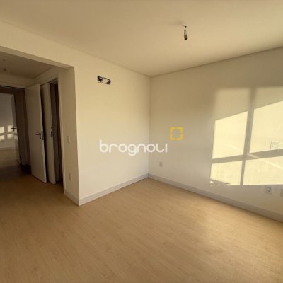 Apartamento com 122m², 3 quartos (sendo 2 suítes), 3 garagens, no bairro João Paulo em Florianópolis