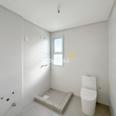 Apartamento com 102m², 1 quarto (sendo 1 suíte), 2 garagens, no bairro João Paulo em Florianópolis