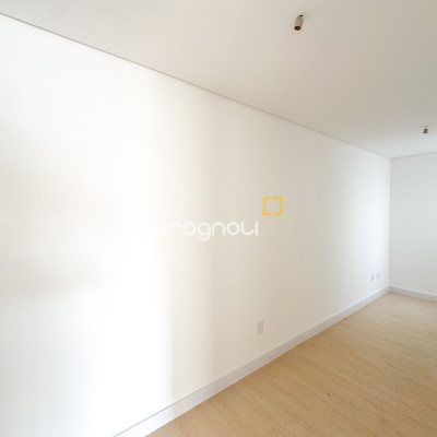 Apartamento com 100m², 1 quarto (sendo 1 suíte), 2 garagens, no bairro João Paulo em Florianópolis