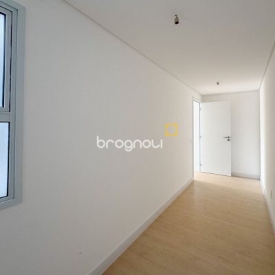 Apartamento com 100m², 1 quarto (sendo 1 suíte), 2 garagens, no bairro João Paulo em Florianópolis