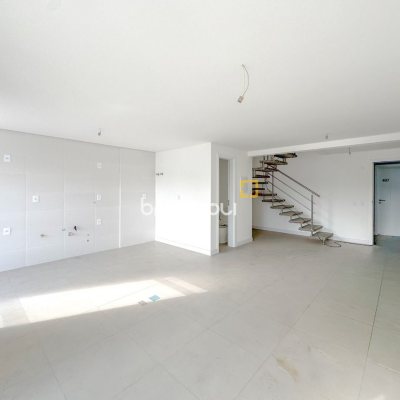 Apartamento com 100m², 1 quarto (sendo 1 suíte), 2 garagens, no bairro João Paulo em Florianópolis