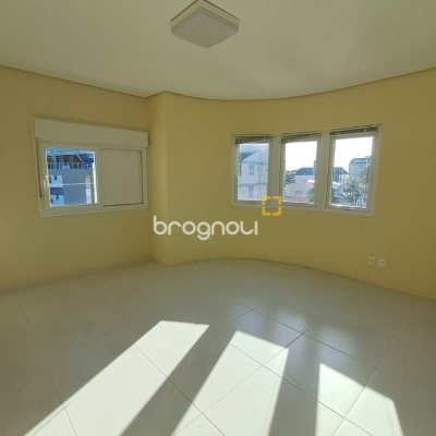 Apartamento com 143m², 3 quartos (sendo 1 suíte), 1 garagem, no bairro Cachoeira do Bom Jesus em Florianópolis
