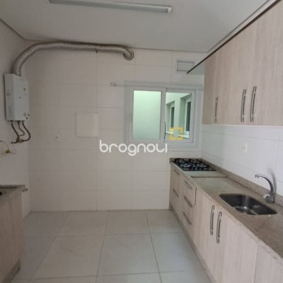 Apartamento com 143m², 3 quartos (sendo 1 suíte), 1 garagem, no bairro Cachoeira do Bom Jesus em Florianópolis