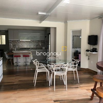 Cobertura com 197m², 4 quartos (sendo 2 suítes), 2 garagens, no bairro Ingleses em Florianópolis