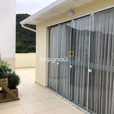Cobertura com 197m², 4 quartos (sendo 2 suítes), 2 garagens, no bairro Ingleses em Florianópolis