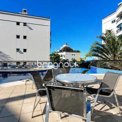 Apartamento com 94m², 2 quartos (sendo 2 suítes), 2 garagens, no bairro Coqueiros em Florianópolis