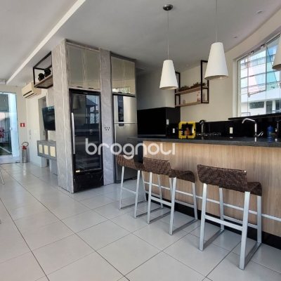 Apartamento com 94m², 2 quartos (sendo 2 suítes), 2 garagens, no bairro Coqueiros em Florianópolis