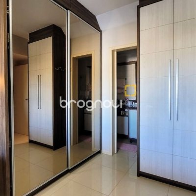 Apartamento com 94m², 2 quartos (sendo 2 suítes), 2 garagens, no bairro Coqueiros em Florianópolis