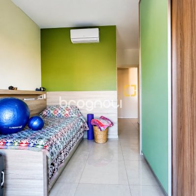 Apartamento com 94m², 2 quartos (sendo 2 suítes), 2 garagens, no bairro Coqueiros em Florianópolis