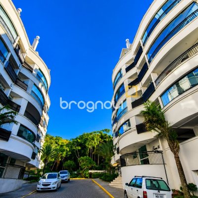 Apartamento com 94m², 2 quartos (sendo 2 suítes), 2 garagens, no bairro Coqueiros em Florianópolis