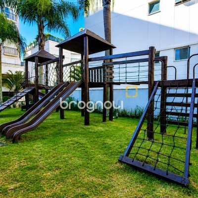 Apartamento com 94m², 2 quartos (sendo 2 suítes), 2 garagens, no bairro Coqueiros em Florianópolis