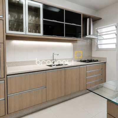 Apartamento com 94m², 2 quartos (sendo 2 suítes), 2 garagens, no bairro Coqueiros em Florianópolis