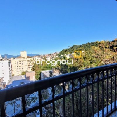Apartamento com 94m², 2 quartos (sendo 2 suítes), 2 garagens, no bairro Coqueiros em Florianópolis