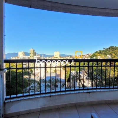 Apartamento com 94m², 2 quartos (sendo 2 suítes), 2 garagens, no bairro Coqueiros em Florianópolis