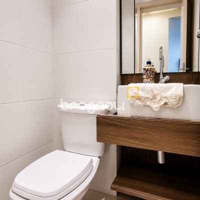 Apartamento com 94m², 2 quartos (sendo 2 suítes), 2 garagens, no bairro Coqueiros em Florianópolis
