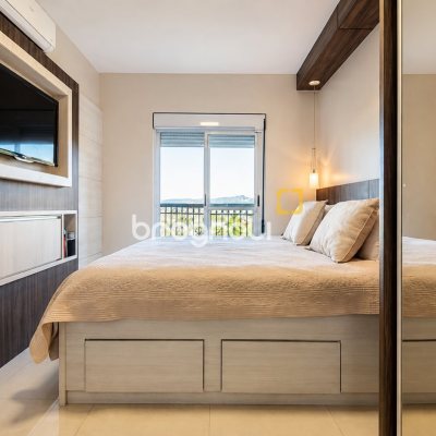 Apartamento com 94m², 2 quartos (sendo 2 suítes), 2 garagens, no bairro Coqueiros em Florianópolis