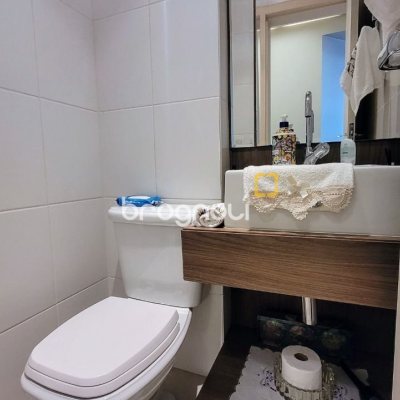 Apartamento com 94m², 2 quartos (sendo 2 suítes), 2 garagens, no bairro Coqueiros em Florianópolis