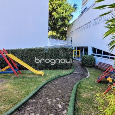 Apartamento com 94m², 2 quartos (sendo 2 suítes), 2 garagens, no bairro Coqueiros em Florianópolis