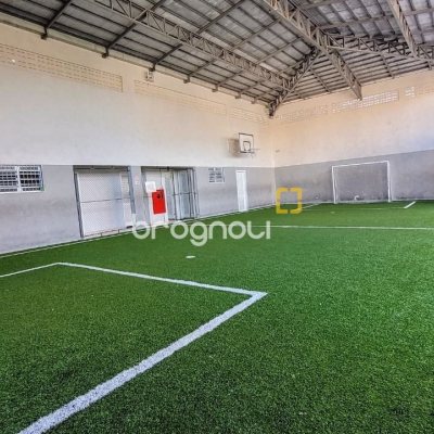 Apartamento com 94m², 2 quartos (sendo 2 suítes), 2 garagens, no bairro Coqueiros em Florianópolis