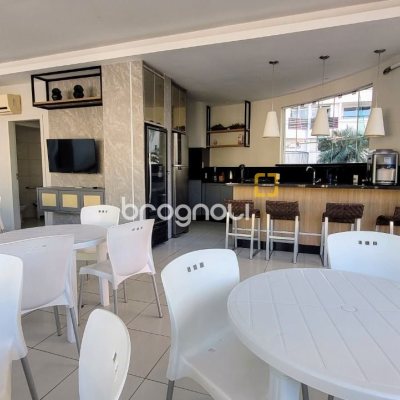 Apartamento com 94m², 2 quartos (sendo 2 suítes), 2 garagens, no bairro Coqueiros em Florianópolis
