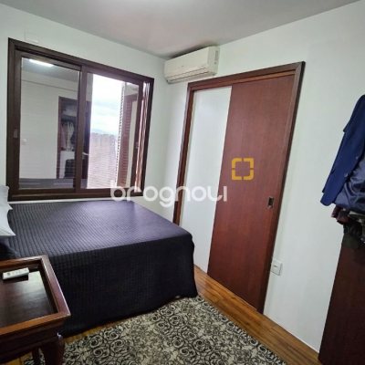 Casa com 269m², 4 quartos (sendo 4 suítes), 4 garagens, no bairro Centro em Florianópolis
