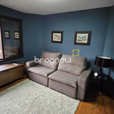 Casa com 269m², 4 quartos (sendo 4 suítes), 4 garagens, no bairro Centro em Florianópolis