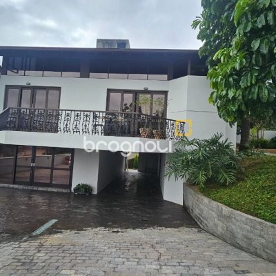 Casa com 269m², 4 quartos (sendo 4 suítes), 4 garagens, no bairro Centro em Florianópolis