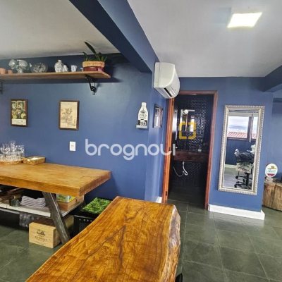 Casa com 269m², 4 quartos (sendo 4 suítes), 4 garagens, no bairro Centro em Florianópolis