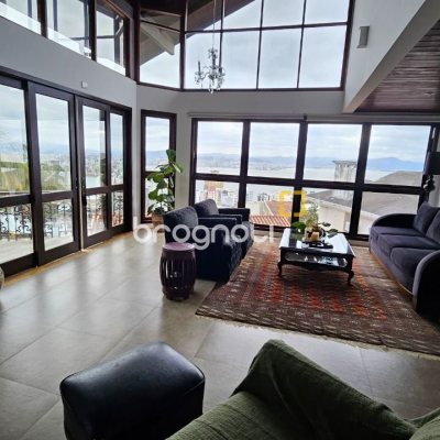 Casa com 269m², 4 quartos (sendo 4 suítes), 4 garagens, no bairro Centro em Florianópolis