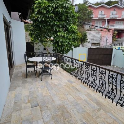 Casa com 269m², 4 quartos (sendo 4 suítes), 4 garagens, no bairro Centro em Florianópolis