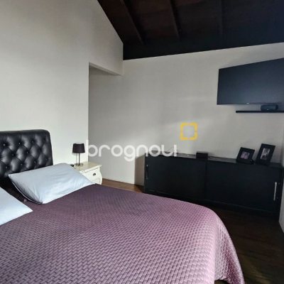 Casa com 269m², 4 quartos (sendo 4 suítes), 4 garagens, no bairro Centro em Florianópolis