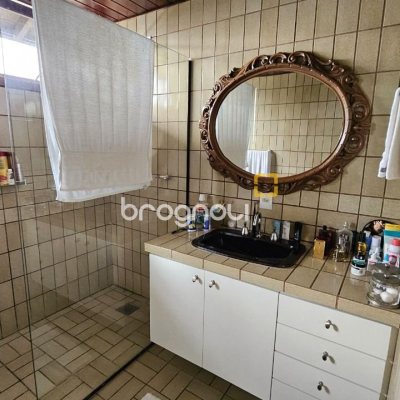 Casa com 269m², 4 quartos (sendo 4 suítes), 4 garagens, no bairro Centro em Florianópolis