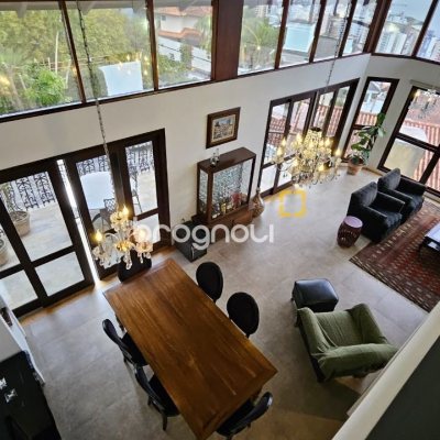 Casa com 269m², 4 quartos (sendo 4 suítes), 4 garagens, no bairro Centro em Florianópolis