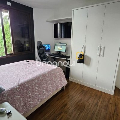 Casa com 269m², 4 quartos (sendo 4 suítes), 4 garagens, no bairro Centro em Florianópolis